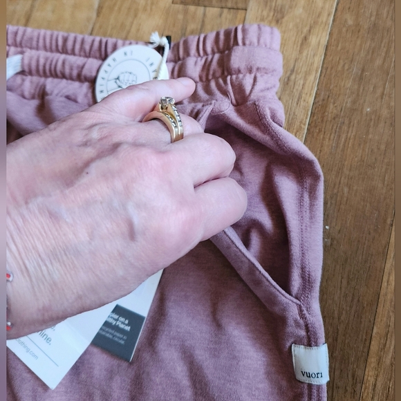 Vuori Preformance Joggers in Heathered Java NWT - Picture 5 of 6